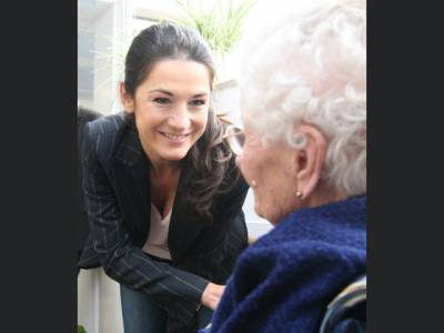Ernsthaft interessiert an dem Wohl lterer Menschen, Schauspielerin und 